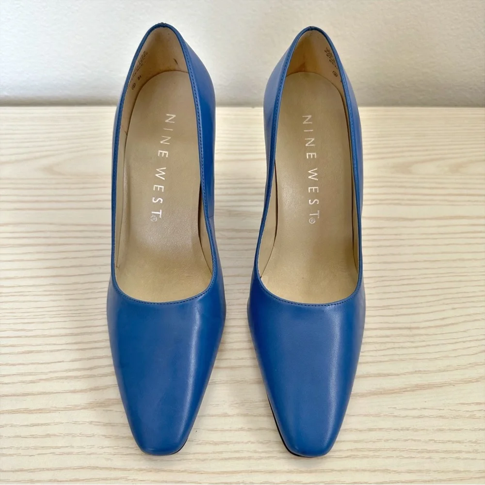 Nine West Vintage 90s Style Closed Toe Slip In Basic Pumps Sky Blue Size 5.5